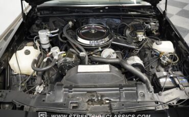 Oldsmobile-Cutlass-1983-Black-Maroon-27