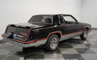 Oldsmobile-Cutlass-1983-Black-Maroon-31