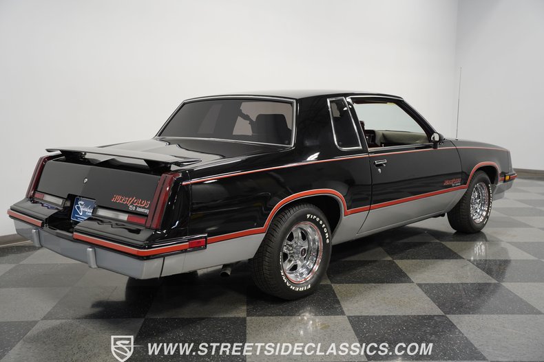 Oldsmobile-Cutlass-1983-Black-Maroon-31