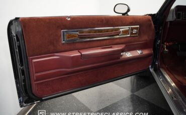 Oldsmobile-Cutlass-1983-Black-Maroon-32