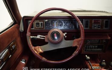 Oldsmobile-Cutlass-1983-Black-Maroon-34