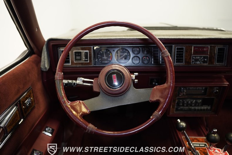 Oldsmobile-Cutlass-1983-Black-Maroon-34