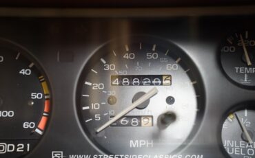 Oldsmobile-Cutlass-1983-Black-Maroon-38