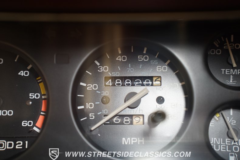 Oldsmobile-Cutlass-1983-Black-Maroon-38