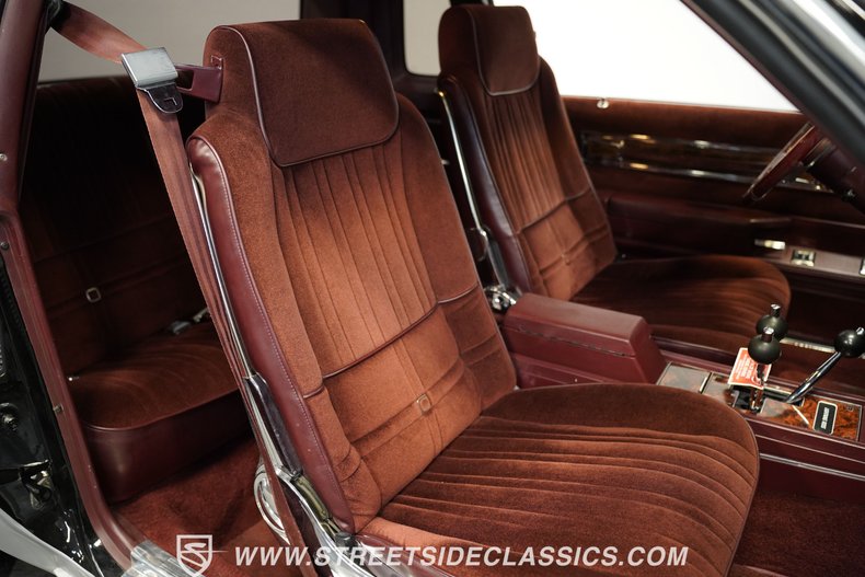 Oldsmobile-Cutlass-1983-Black-Maroon-47