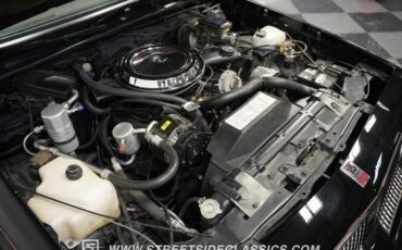Oldsmobile-Cutlass-1983-Black-Maroon-49