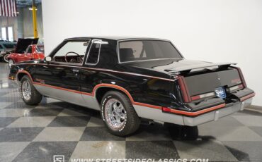 Oldsmobile-Cutlass-1983-Black-Maroon-5