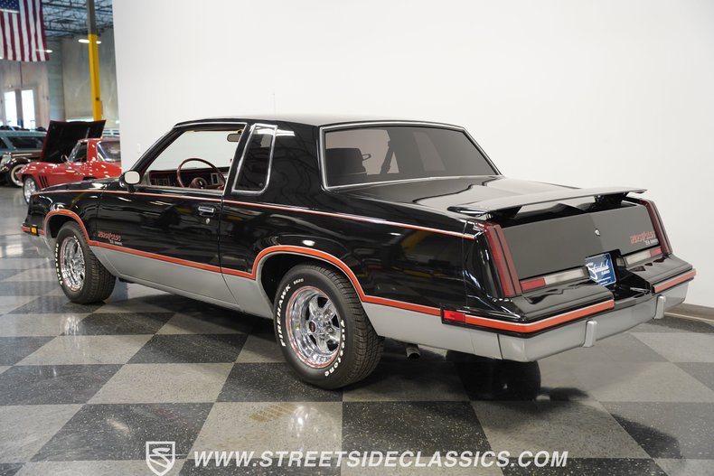 Oldsmobile-Cutlass-1983-Black-Maroon-5