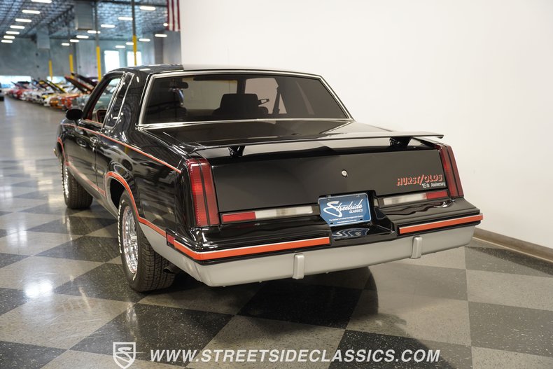 Oldsmobile-Cutlass-1983-Black-Maroon-6