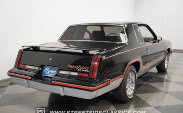 Oldsmobile-Cutlass-1983-Black-Maroon-8