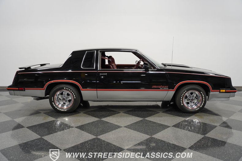 Oldsmobile-Cutlass-1983-Black-Maroon-9
