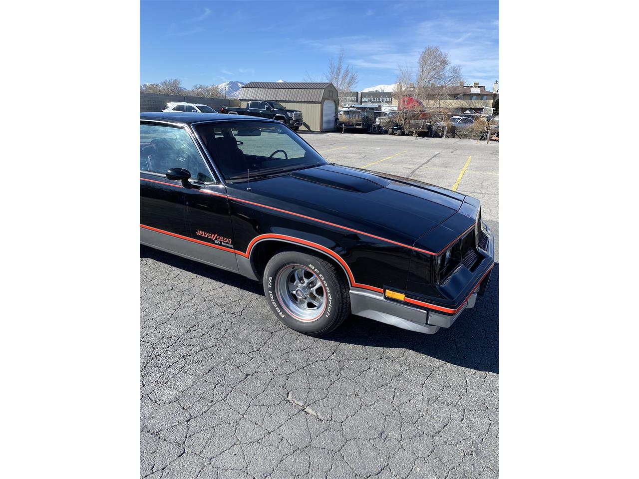 Oldsmobile-Cutlass-1983-Black-Red-11