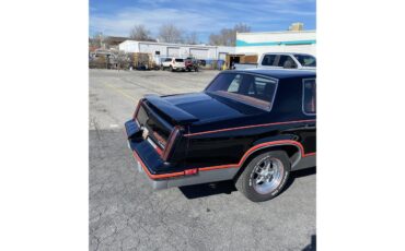 Oldsmobile-Cutlass-1983-Black-Red-2