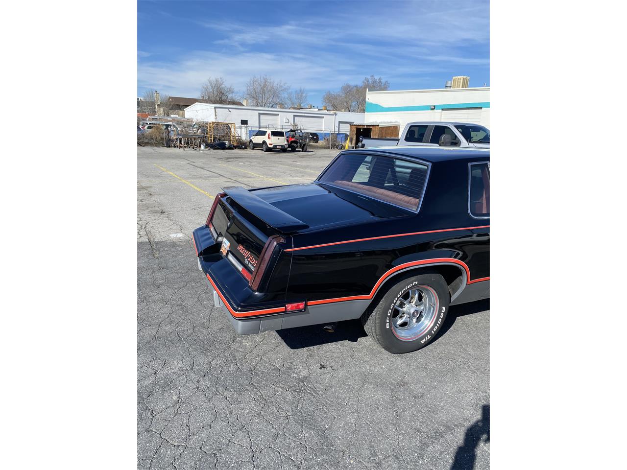 Oldsmobile-Cutlass-1983-Black-Red-2