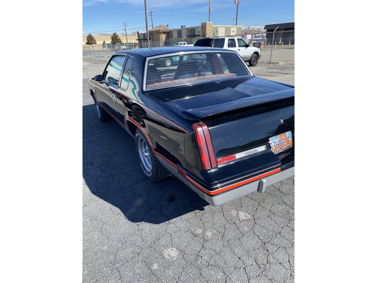 Oldsmobile-Cutlass-1983-Black-Red-3