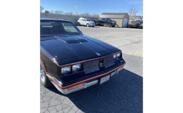 Oldsmobile-Cutlass-1983-Black-Red-4