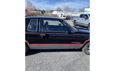 Oldsmobile-Cutlass-1983-Black-Red-6