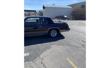 Oldsmobile-Cutlass-1983-Black-Red-7