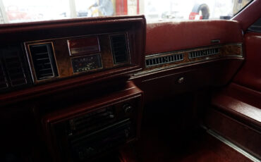 Oldsmobile-Cutlass-1983-Classic-Car-29