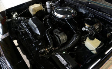 Oldsmobile-Cutlass-1983-Classic-Car-35