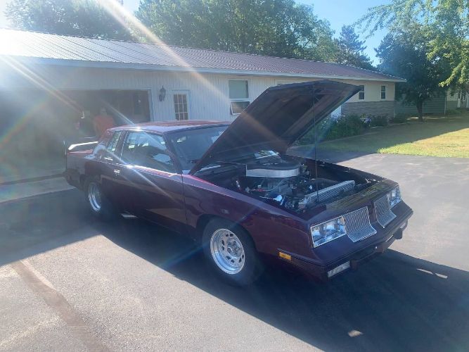 Oldsmobile-Cutlass-1983-Custom-2