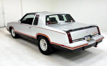 Oldsmobile-Cutlass-1984-Silver-Metallic-Dark-Maple-Red-1