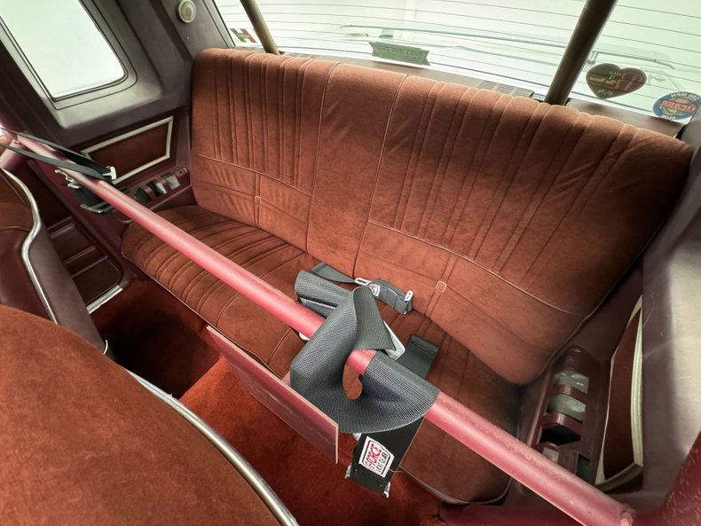 Oldsmobile-Cutlass-1984-Silver-Metallic-Dark-Maple-Red-10