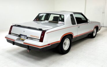 Oldsmobile-Cutlass-1984-Silver-Metallic-Dark-Maple-Red-13