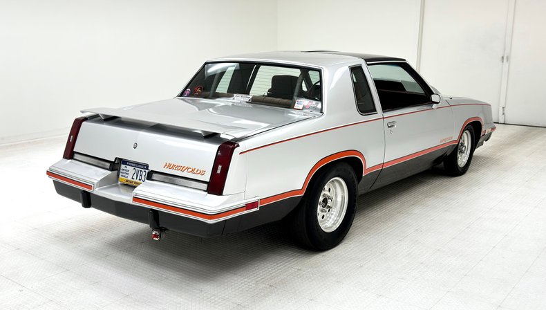 Oldsmobile-Cutlass-1984-Silver-Metallic-Dark-Maple-Red-13