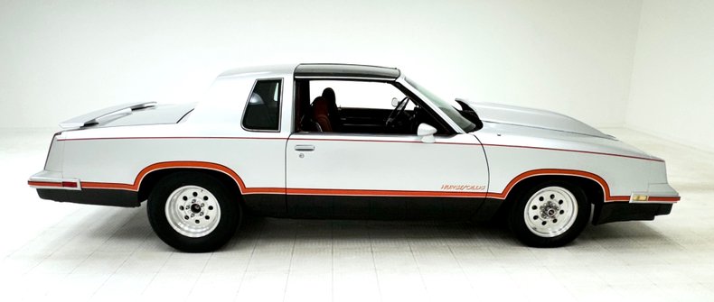 Oldsmobile-Cutlass-1984-Silver-Metallic-Dark-Maple-Red-14