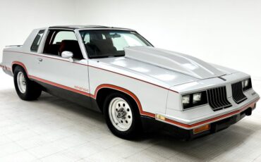 Oldsmobile-Cutlass-1984-Silver-Metallic-Dark-Maple-Red-15