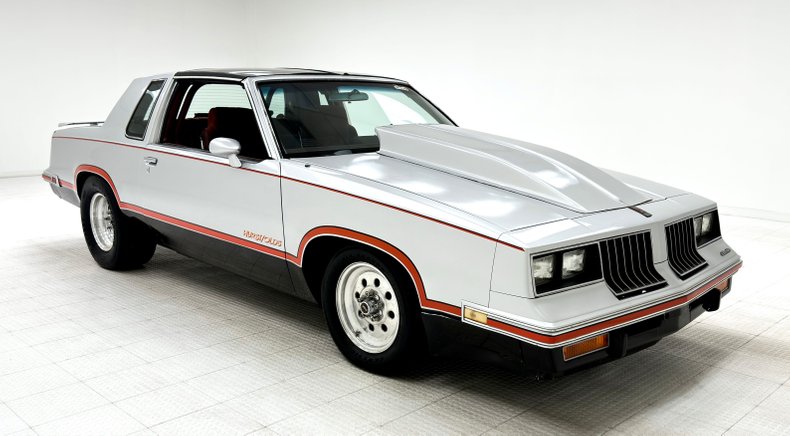 Oldsmobile-Cutlass-1984-Silver-Metallic-Dark-Maple-Red-15