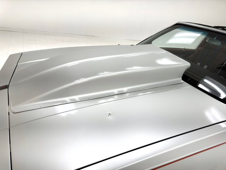 Oldsmobile-Cutlass-1984-Silver-Metallic-Dark-Maple-Red-17
