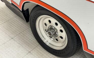 Oldsmobile-Cutlass-1984-Silver-Metallic-Dark-Maple-Red-18