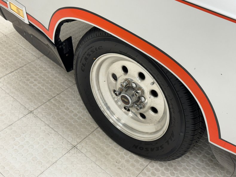 Oldsmobile-Cutlass-1984-Silver-Metallic-Dark-Maple-Red-18