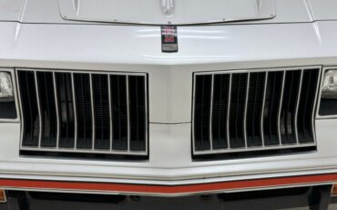 Oldsmobile-Cutlass-1984-Silver-Metallic-Dark-Maple-Red-2