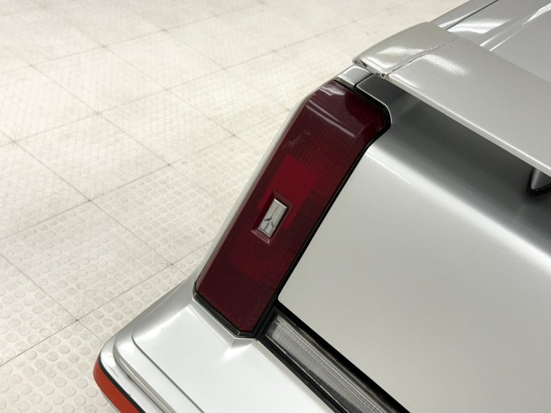Oldsmobile-Cutlass-1984-Silver-Metallic-Dark-Maple-Red-25
