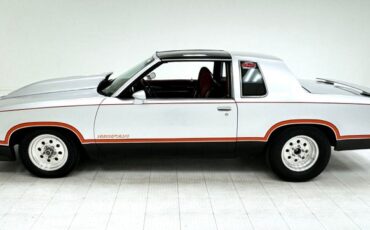 Oldsmobile-Cutlass-1984-Silver-Metallic-Dark-Maple-Red