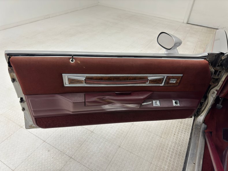 Oldsmobile-Cutlass-1984-Silver-Metallic-Dark-Maple-Red-38
