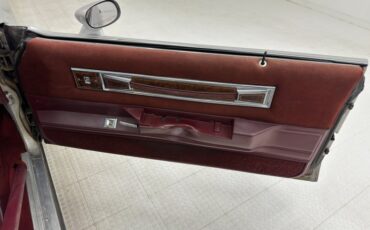 Oldsmobile-Cutlass-1984-Silver-Metallic-Dark-Maple-Red-40