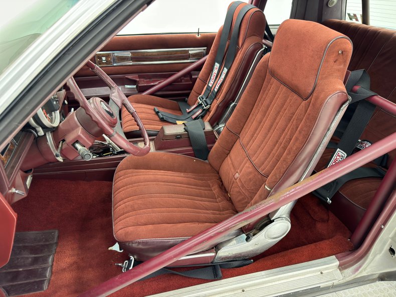 Oldsmobile-Cutlass-1984-Silver-Metallic-Dark-Maple-Red-42
