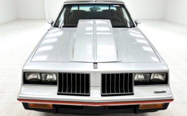 Oldsmobile-Cutlass-1984-Silver-Metallic-Dark-Maple-Red-44