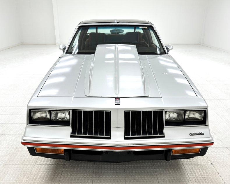 Oldsmobile-Cutlass-1984-Silver-Metallic-Dark-Maple-Red-44