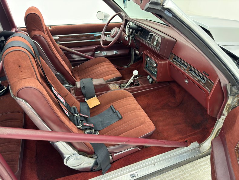 Oldsmobile-Cutlass-1984-Silver-Metallic-Dark-Maple-Red-49
