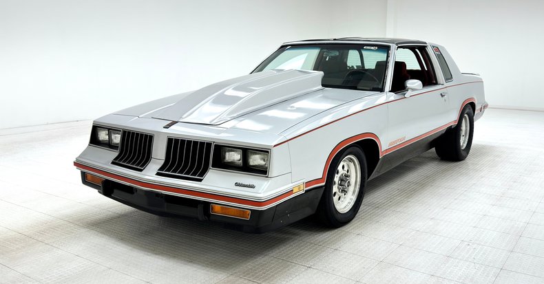 Oldsmobile-Cutlass-1984-Silver-Metallic-Dark-Maple-Red-8