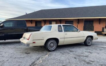 Oldsmobile-Cutlass-1984-Tan-6