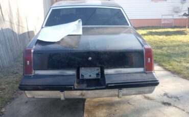 Oldsmobile-Cutlass-1985-Black-5