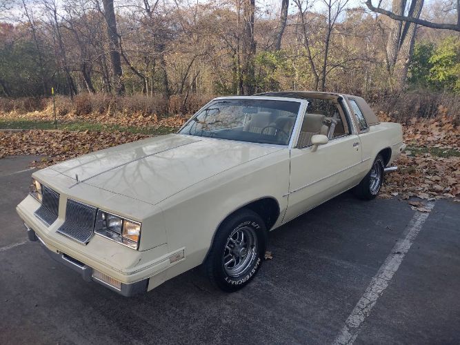 Oldsmobile-Cutlass-1986-2