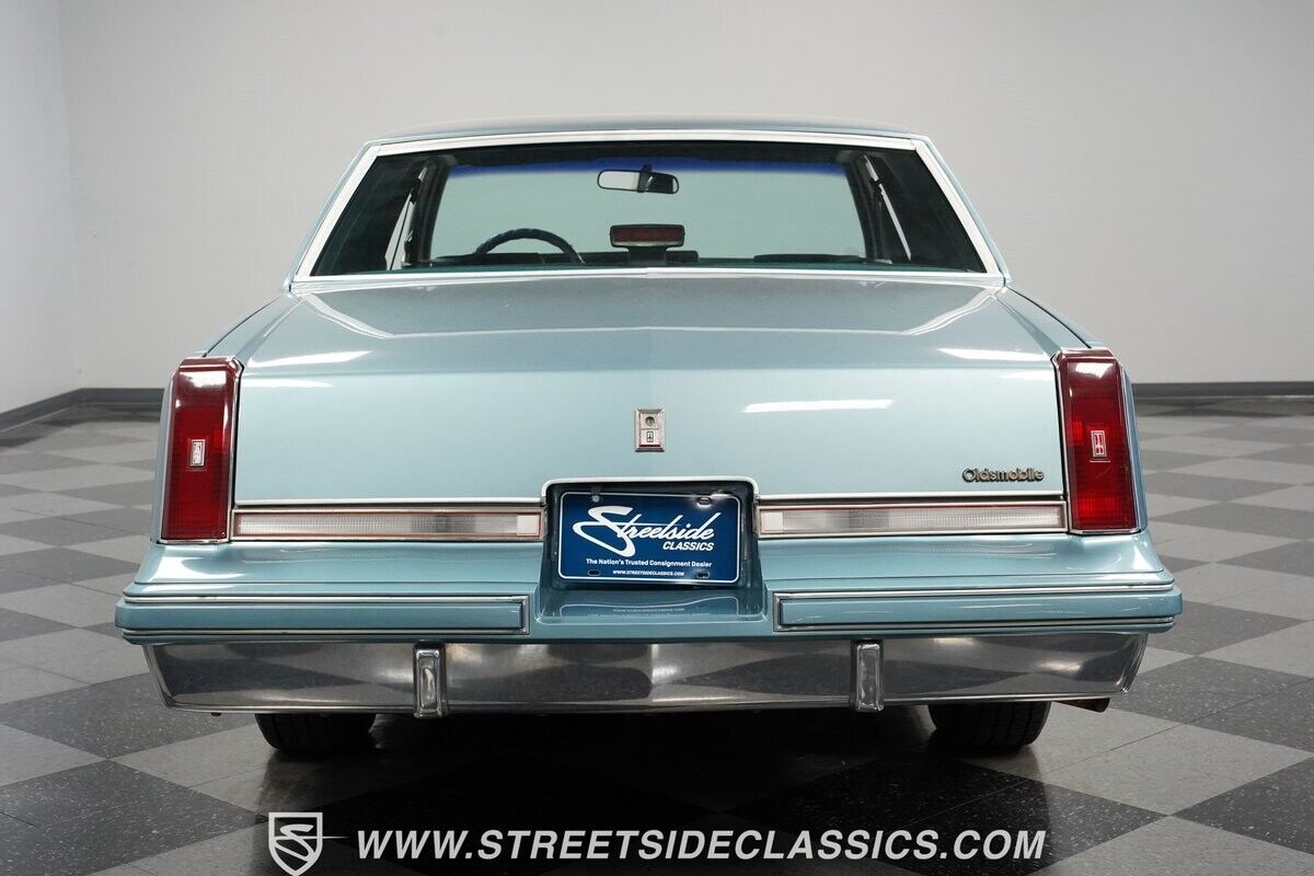 Oldsmobile-Cutlass-1986-Coupe-11