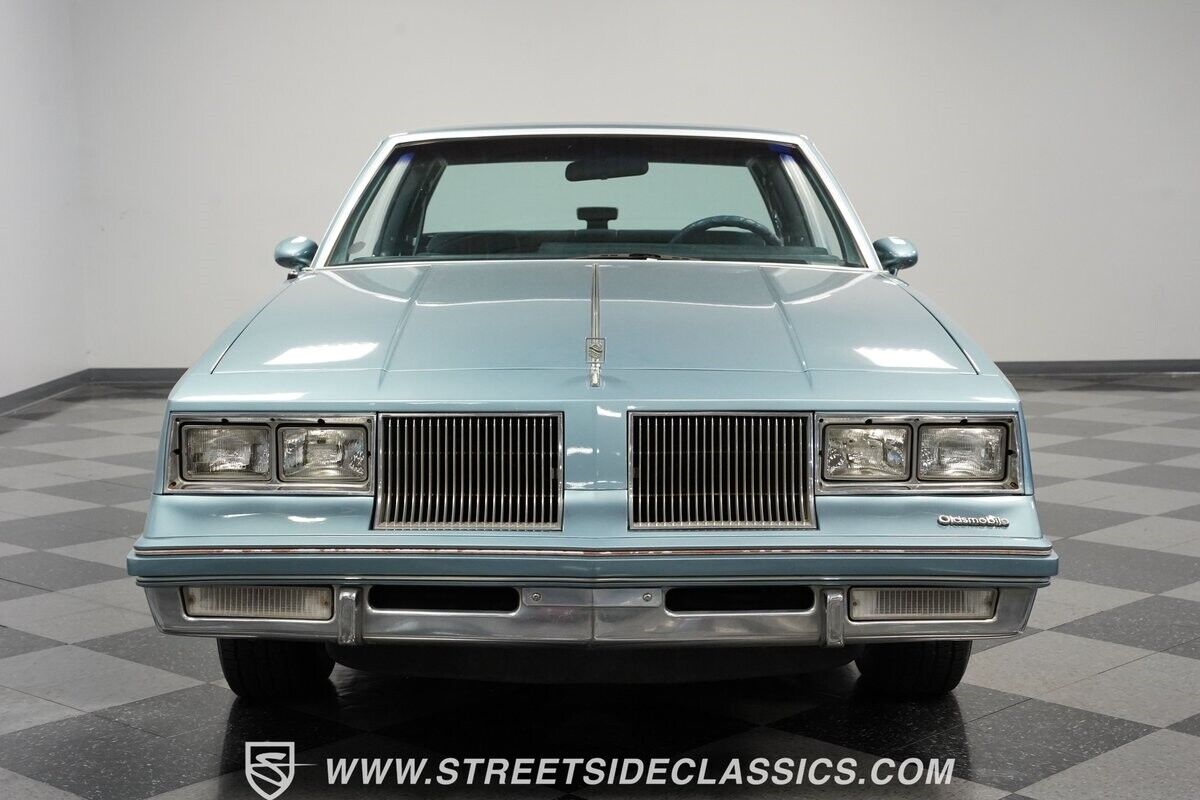 Oldsmobile-Cutlass-1986-Coupe-19